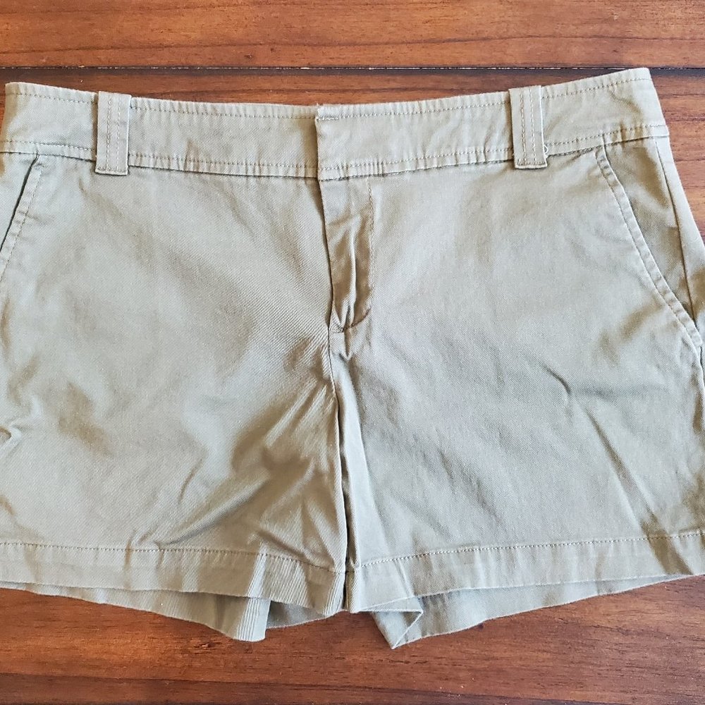 New York and Company olive green shorts
